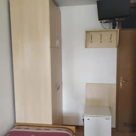 Guest house Pertout 3*